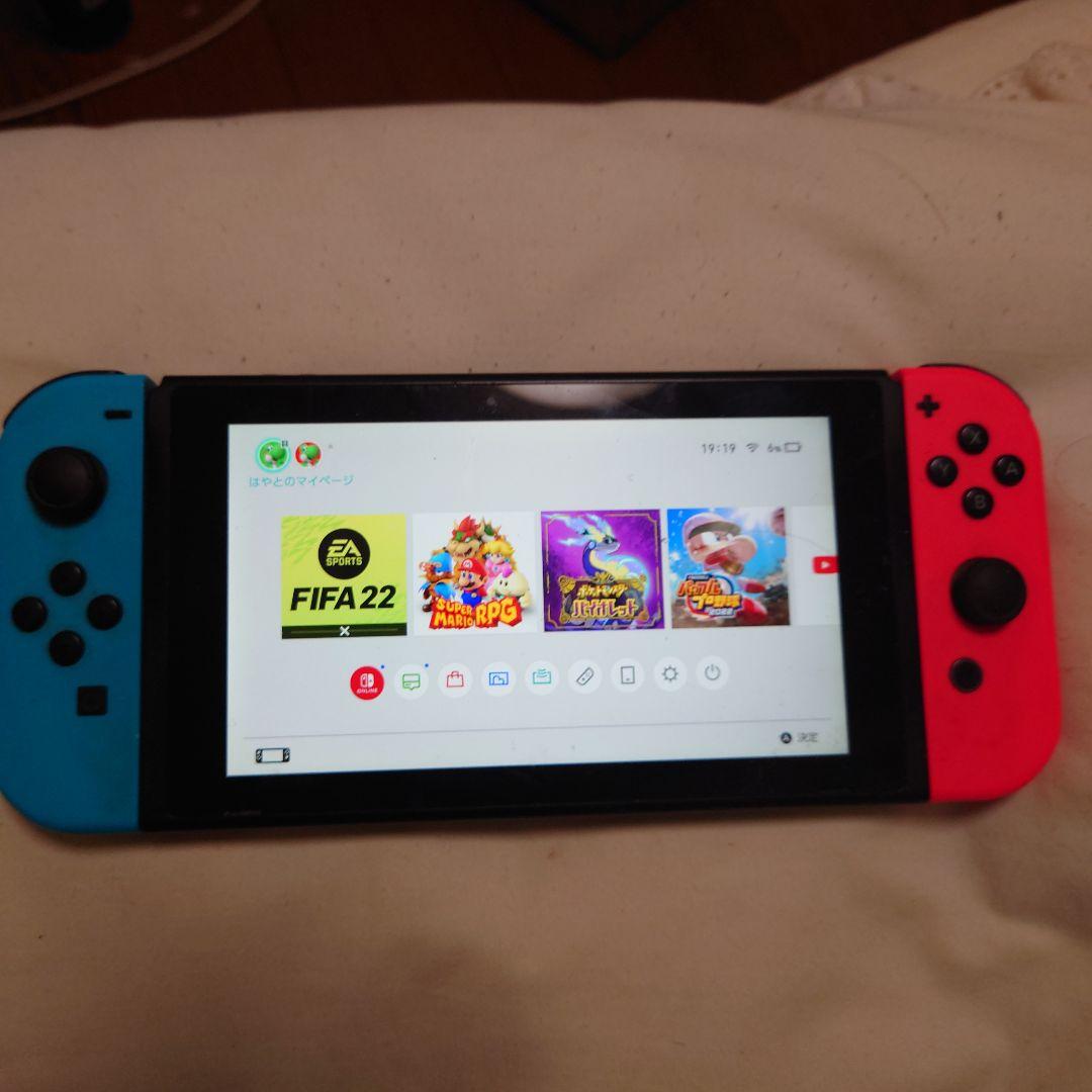 Nintendo Switch 本体と充電器