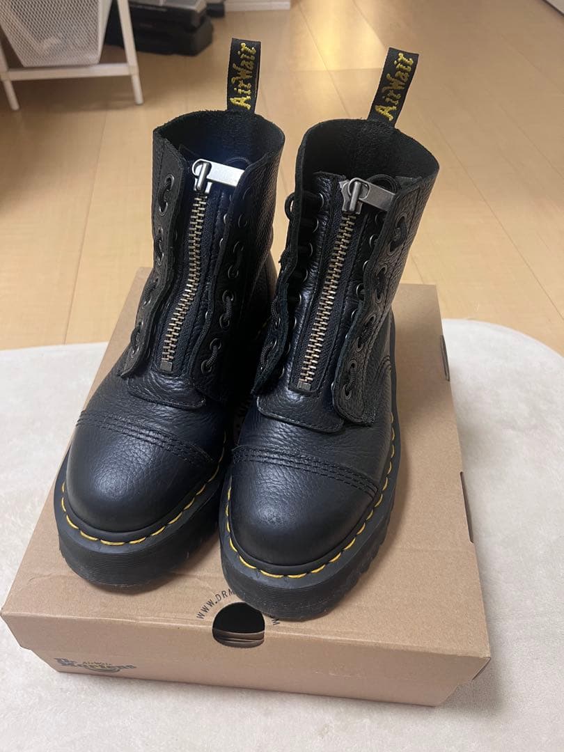 Dr. Martens ブラックレザー ブーツ