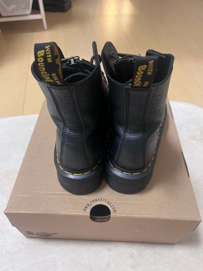 Dr. Martens ブラックレザー ブーツ