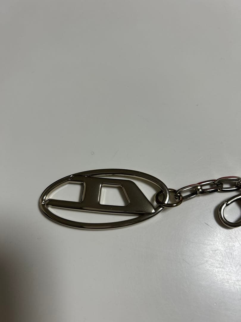 週末限定　値引き‼️DIESEL ロゴ入りメタルキーホルダー　袋付き
