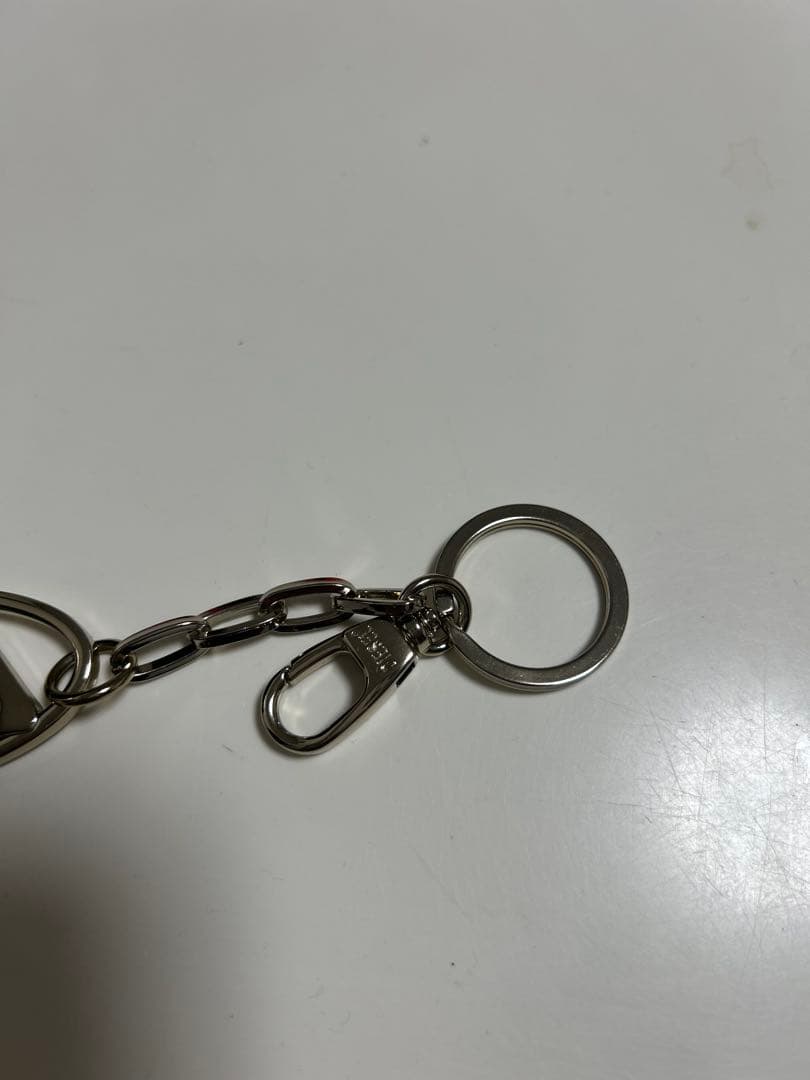 週末限定　値引き‼️DIESEL ロゴ入りメタルキーホルダー　袋付き