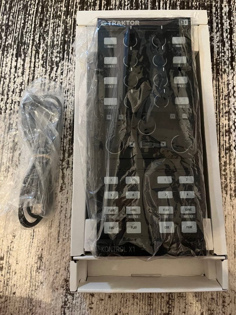 DJ機材 TRAKTOR KONTROL X1 MK2