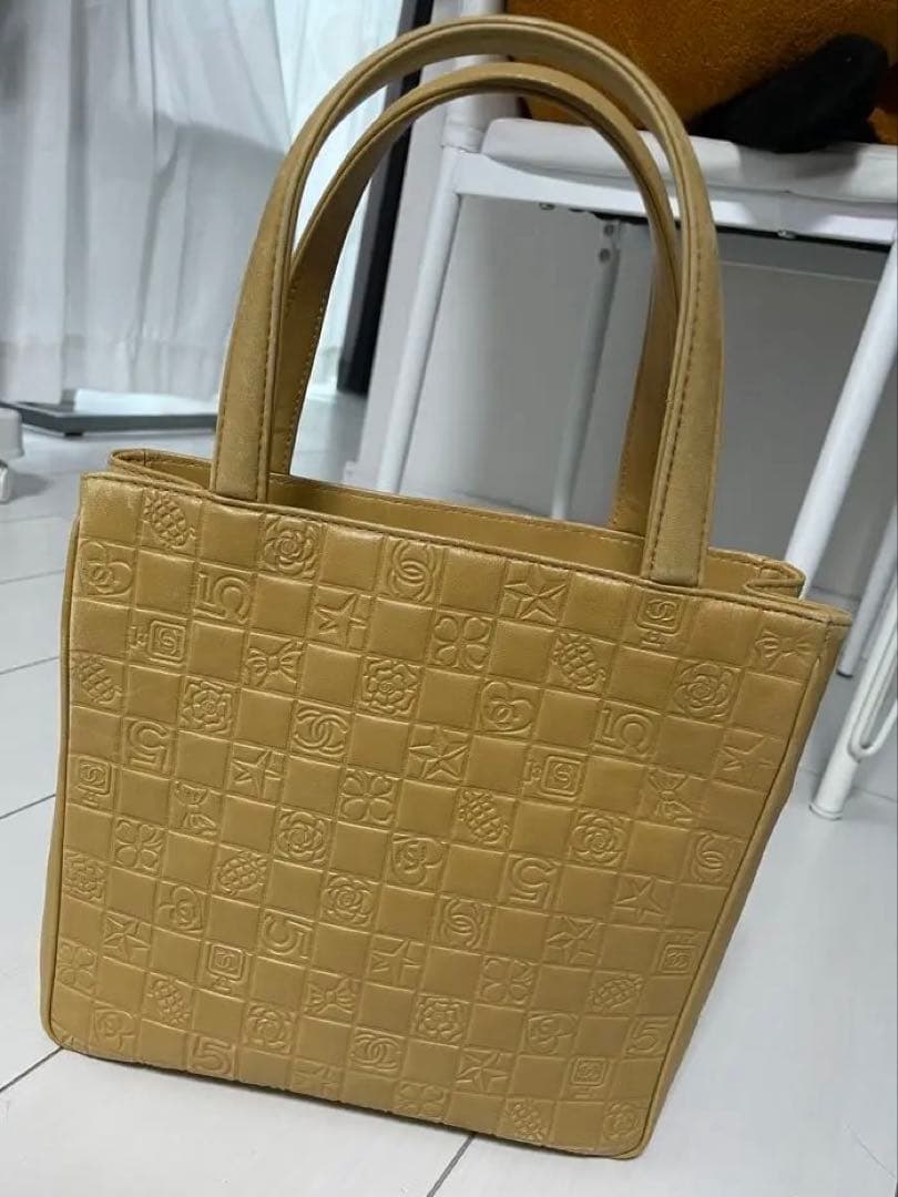 CHANEL エンボス トートバッグ ベージュ