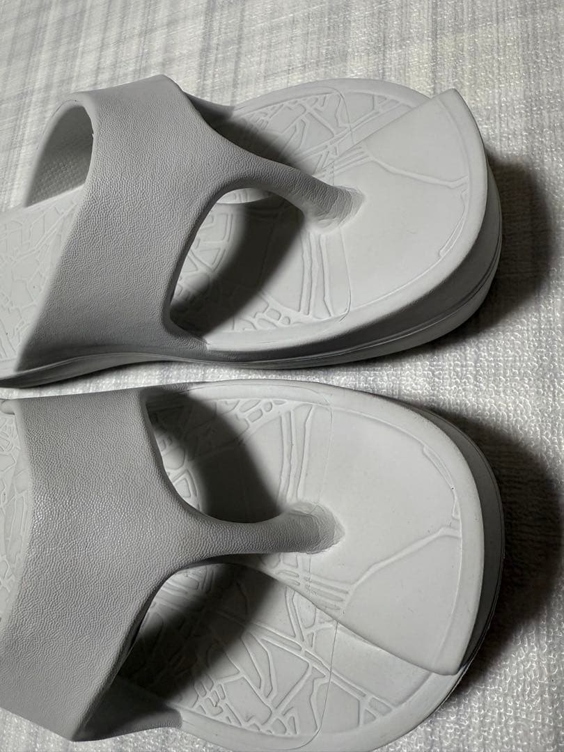 ラクバキ　イージーサンダル　グレー