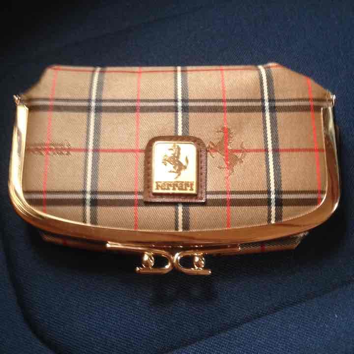 フェラーリ化粧ポーチ