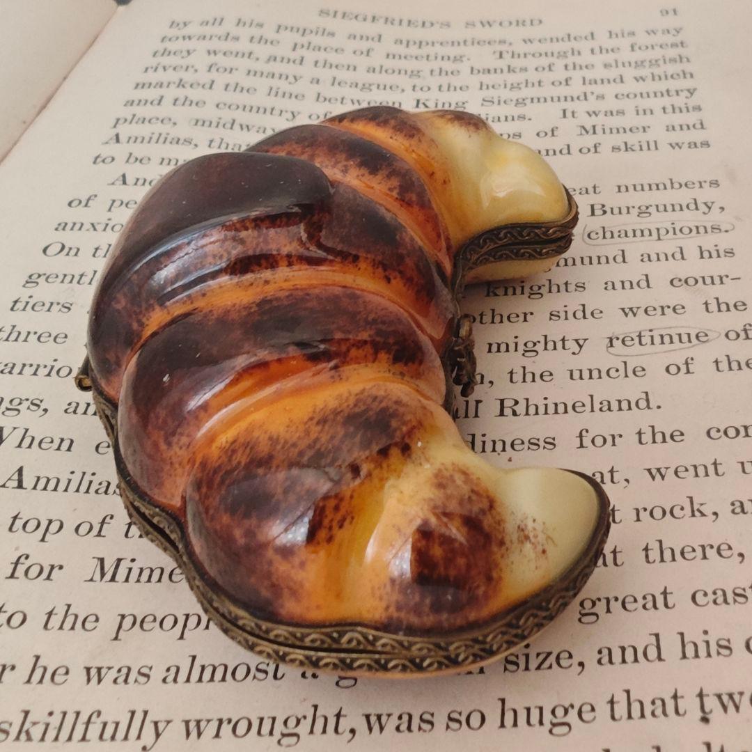 リモージュボックス　クロワッサン　フランス製　ミニチュア　小物入れボンボニエール