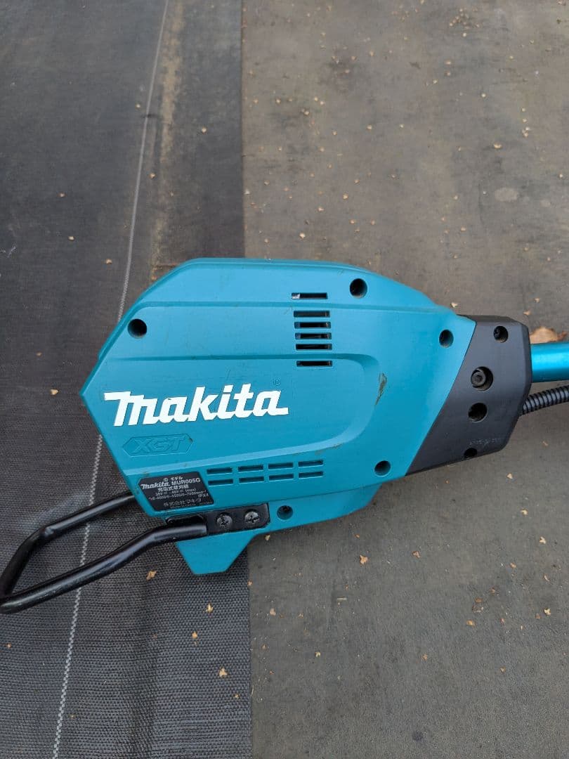 マキタ草刈機40Vmax スーパーカルマー、トリマーハンドル付。バッテリーなし