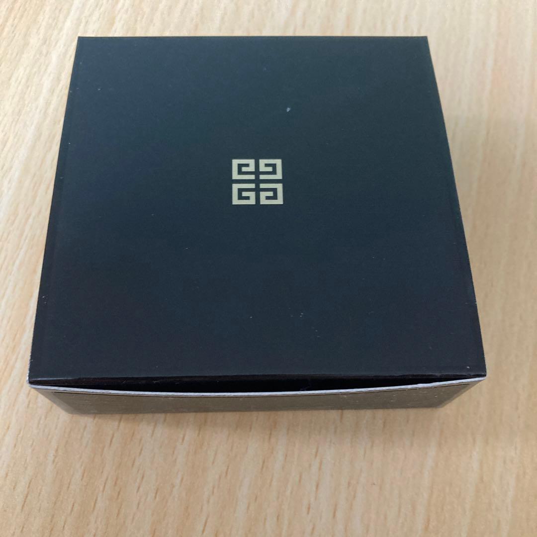 GIVENCHY ソワン　ノワール　UVコンパクト　　新品未使用