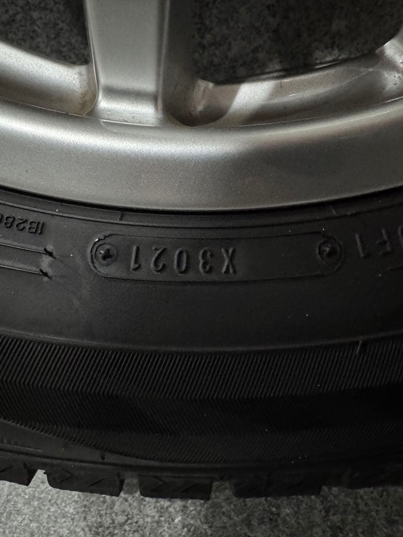 ダンロップ　ウィンターマックス　215/60R16