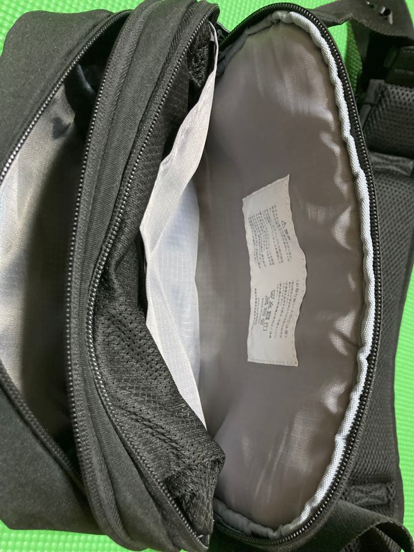 Pomulu ヒップシート ブラック