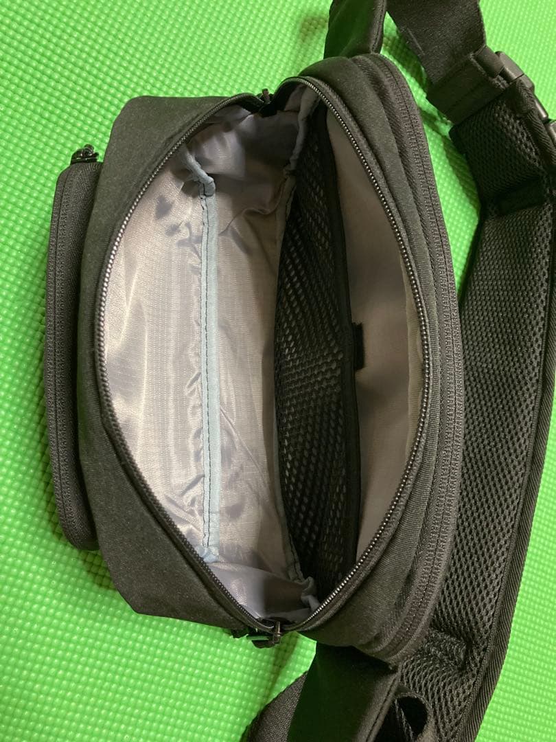 Pomulu ヒップシート ブラック