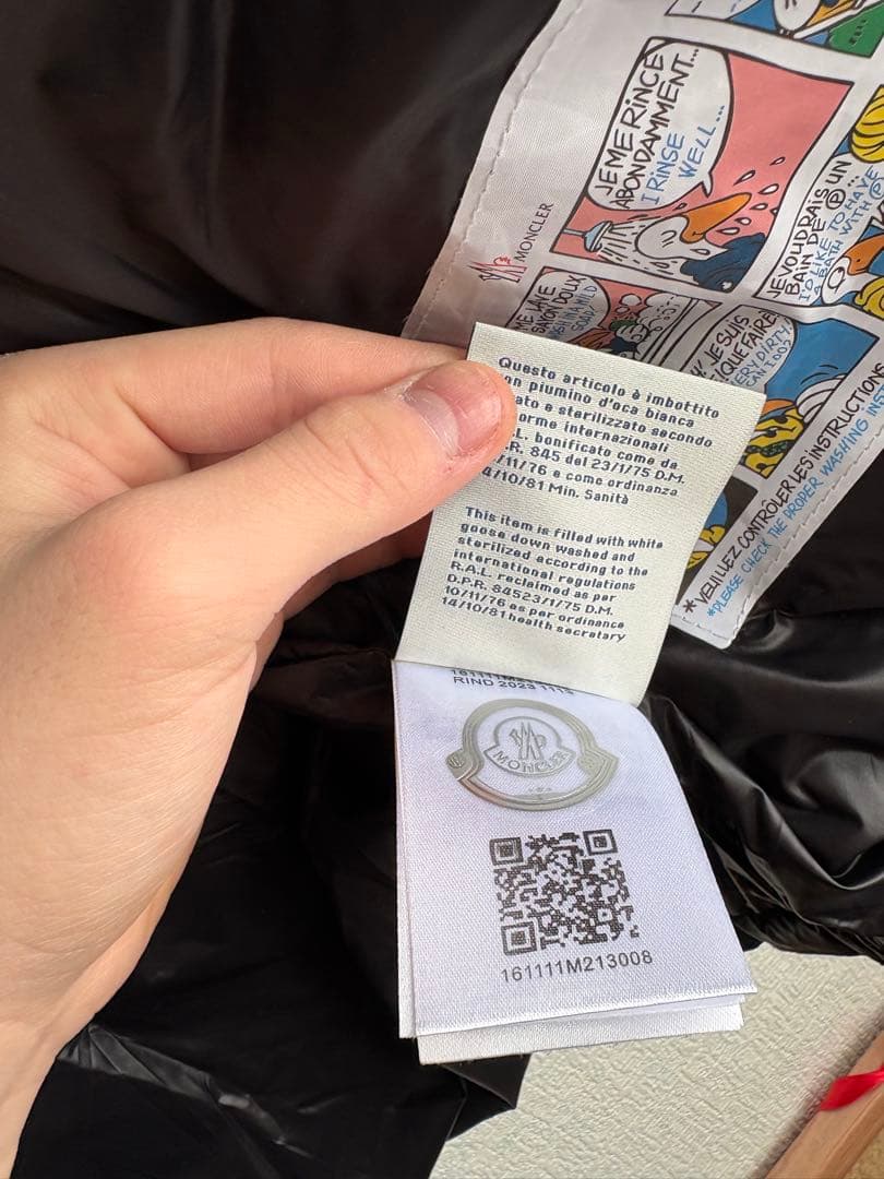 MONCLER ブラック マヤダウンジャケット フード付き