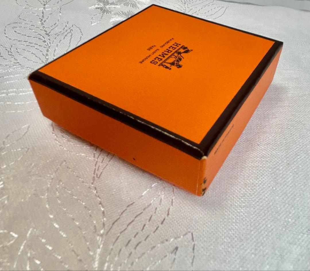 HERMES エルメス　ラズベリーチャーム　キーホルダー