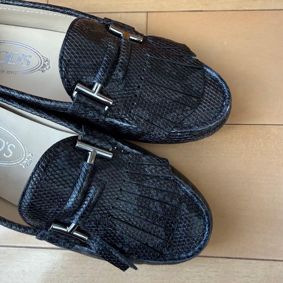 美品♡TOD'Sトッズ♡フリンジ付ゴンミーニ♡スネークプリント36.5