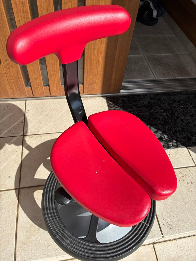 アーユル・チェアー ルナ レッド 足置きリング　学習イス　姿勢矯正　腰痛予防