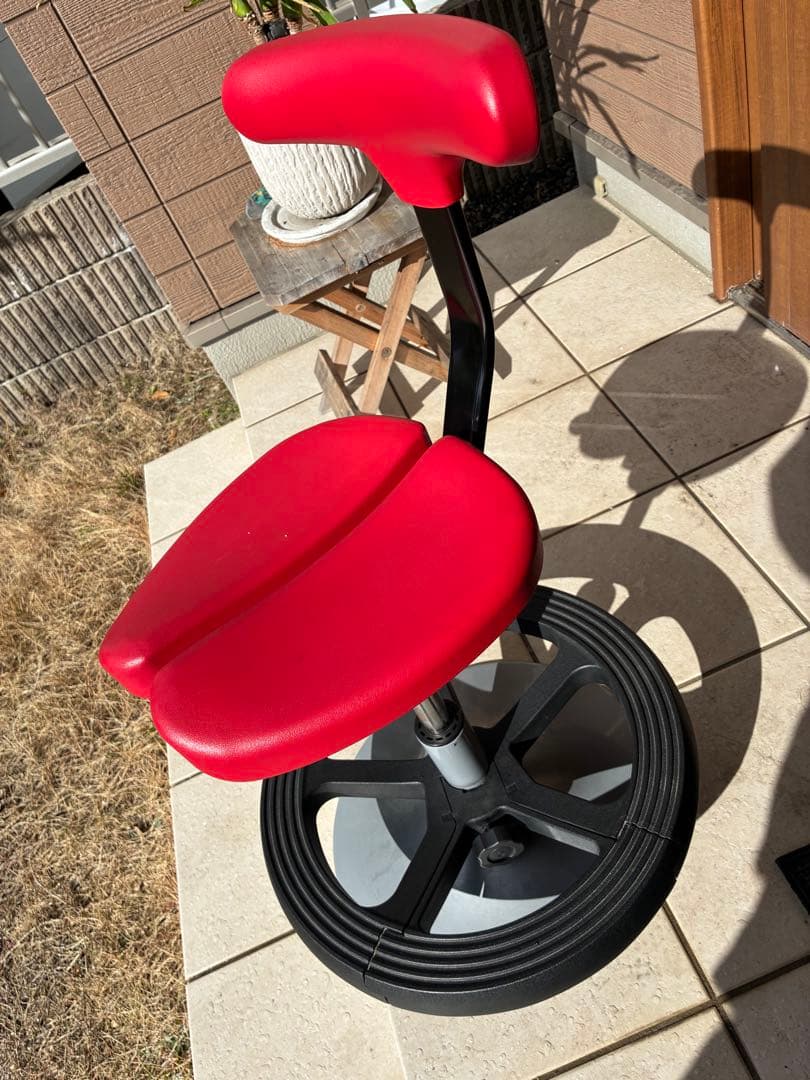 アーユル・チェアー ルナ レッド 足置きリング　学習イス　姿勢矯正　腰痛予防