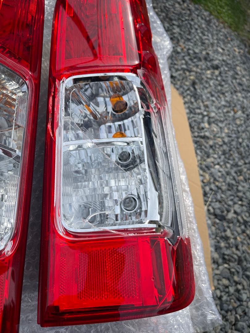 TOYOTA ハイエース純正 200系 テールランプ