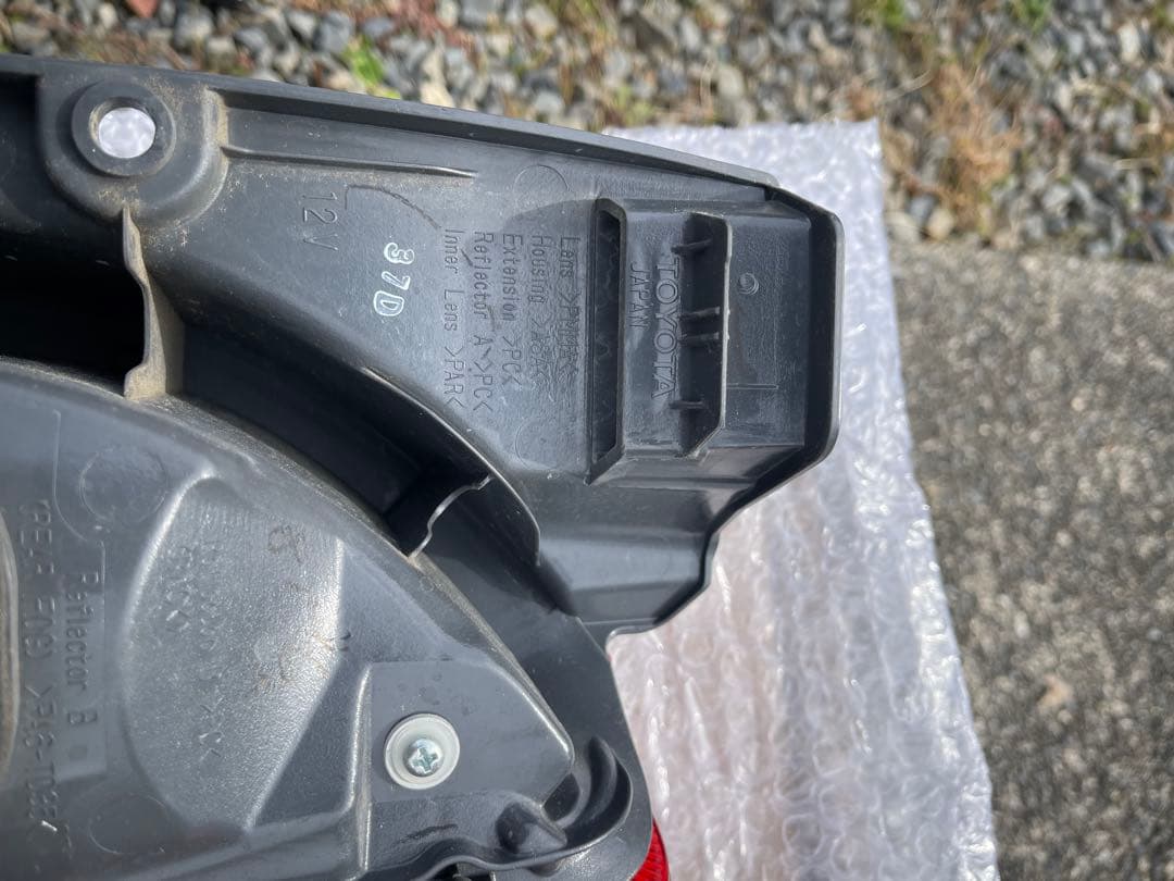 TOYOTA ハイエース純正 200系 テールランプ