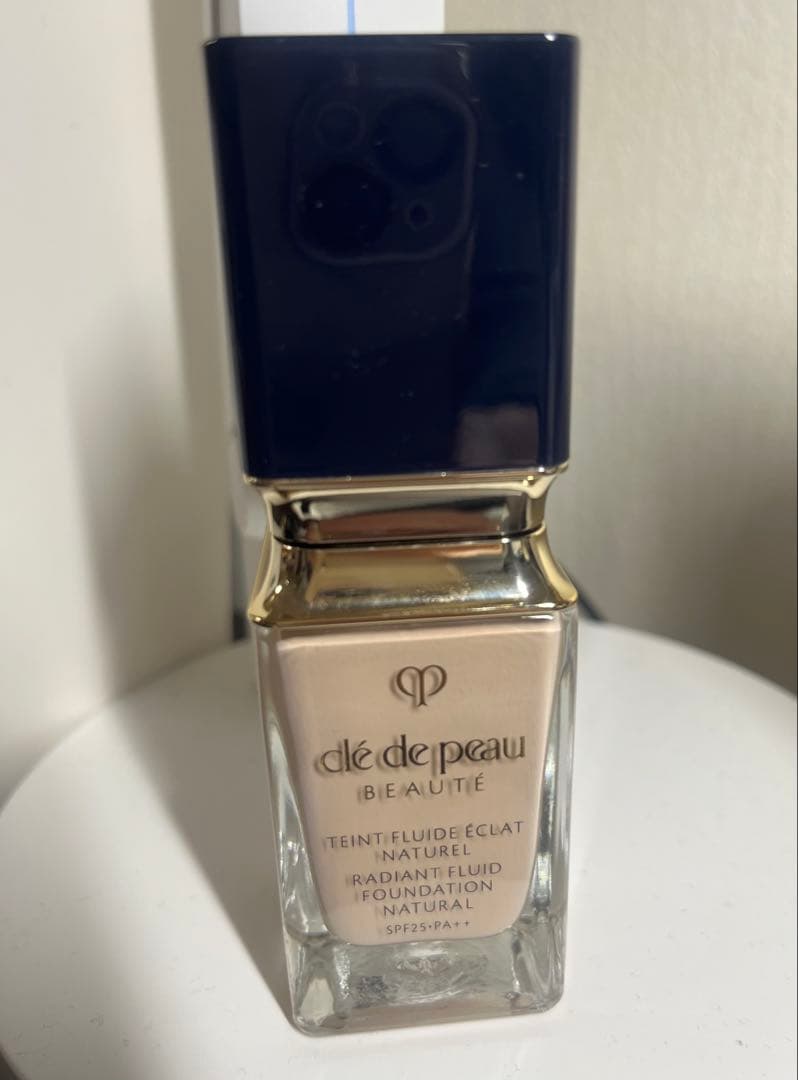 クレドポーボーテ タンフリュイドエクラ ナチュレル オークル00未使用に近い