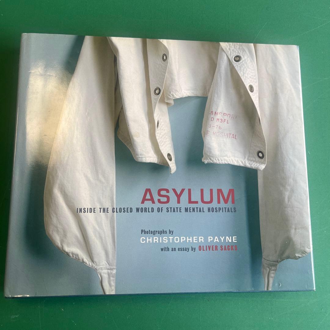 ASYLUM: Inside theClosed World写真集
