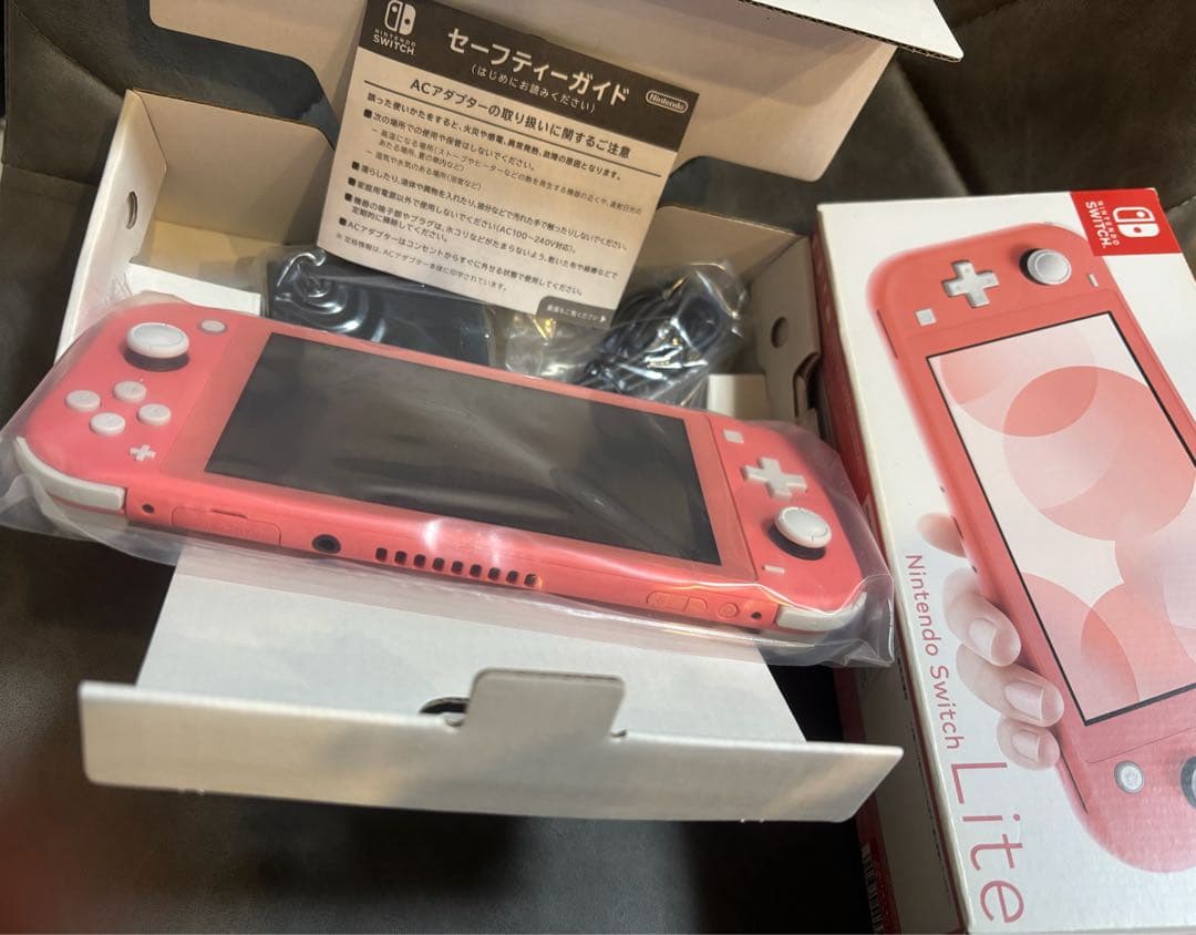 任天堂 SwitchLight 本体 コーラル ピンク 新品・未使用
