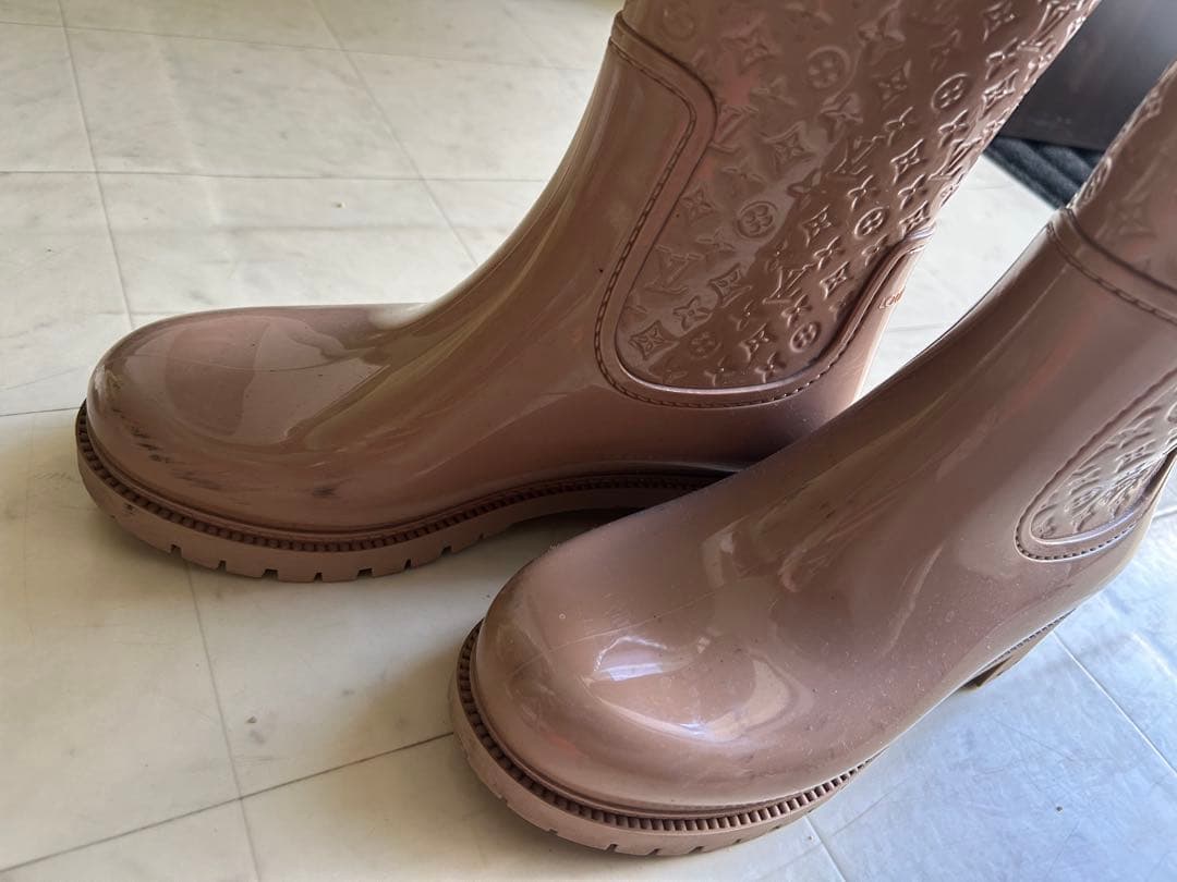 ベージュ　ヴィトン　レインブーツ
