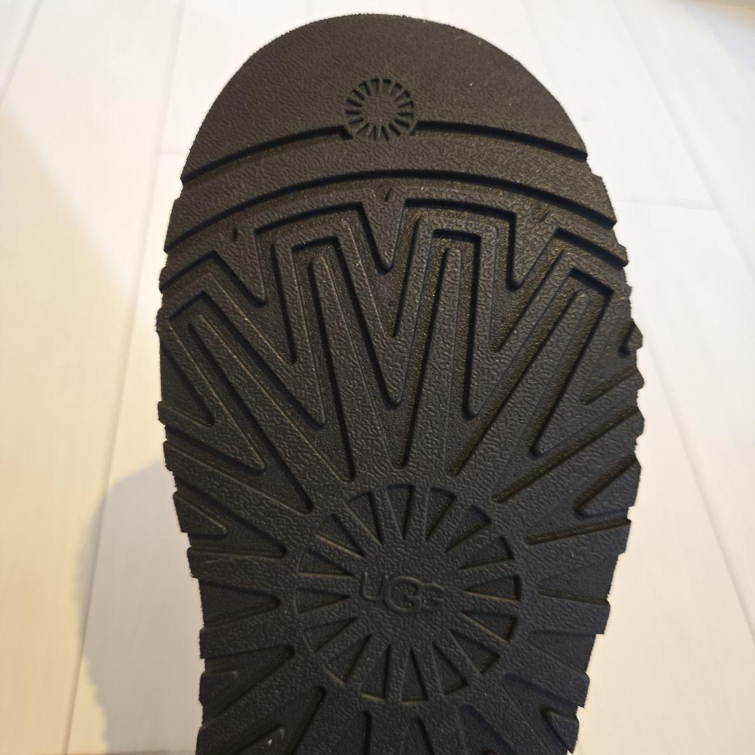 新品☆公式サイト購入品☆UGG Funkette ブラック 厚底　7　24cm