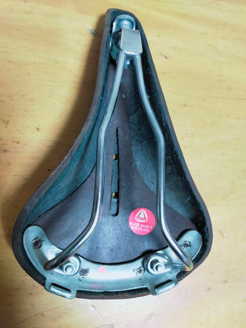 黒　革サドル　BELT TOKYO　JIS刻印あり　未使用保管品