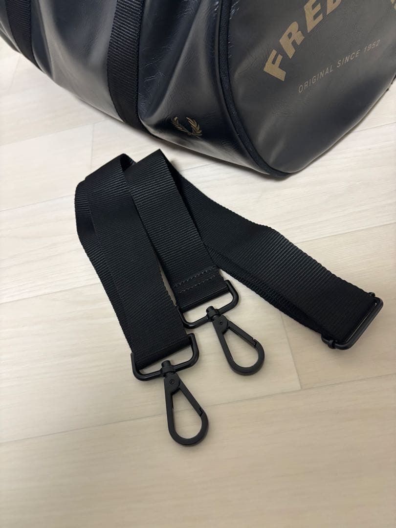 バッグ FRED PERRY Tonal Classic Barrel Bag