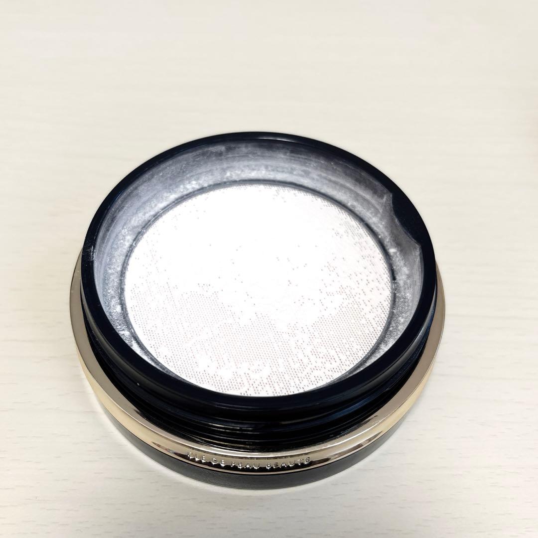 クレ・ド・ポー ボーテ プードルトランスパラントn M (1 ライト)