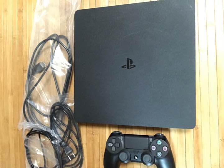 PS4本体 中古 レインボーシックスシージ日本語版