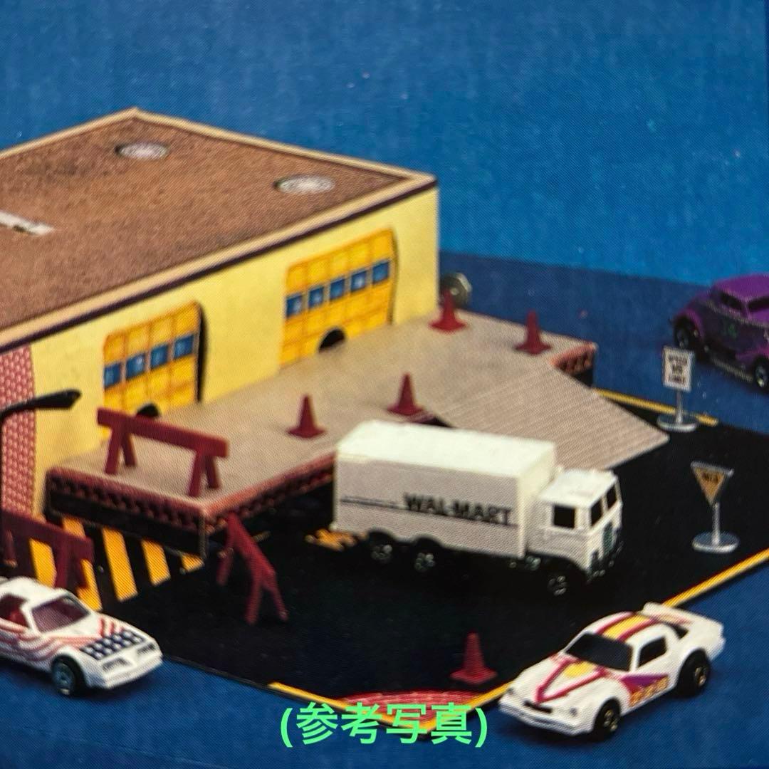 HotWheels WAL-MART限定版プレイセット(ハイウェイ・ホウラー付)