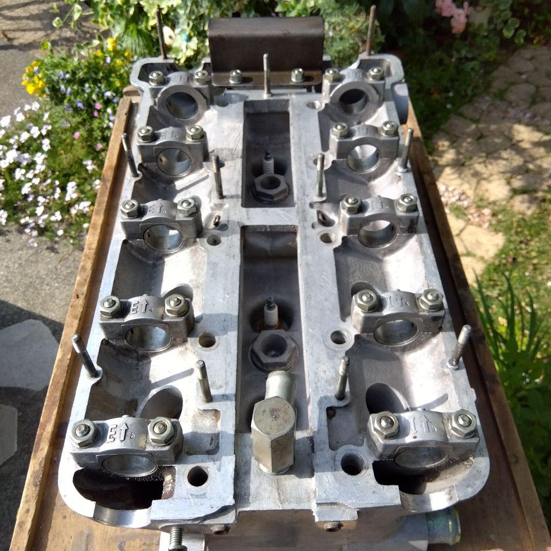 いすゞPFジェミニ シリンダーヘッドとバルブ2本