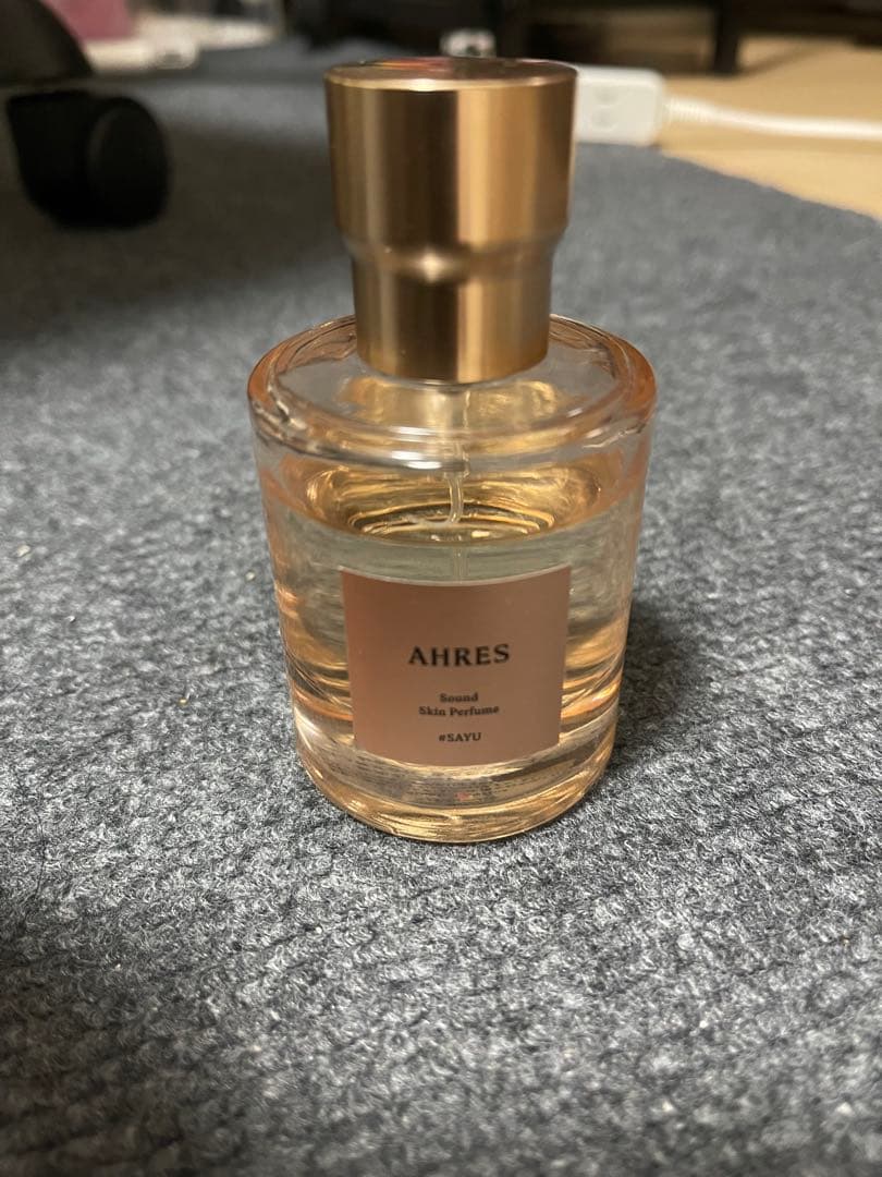 AHRES 香水 SAYU