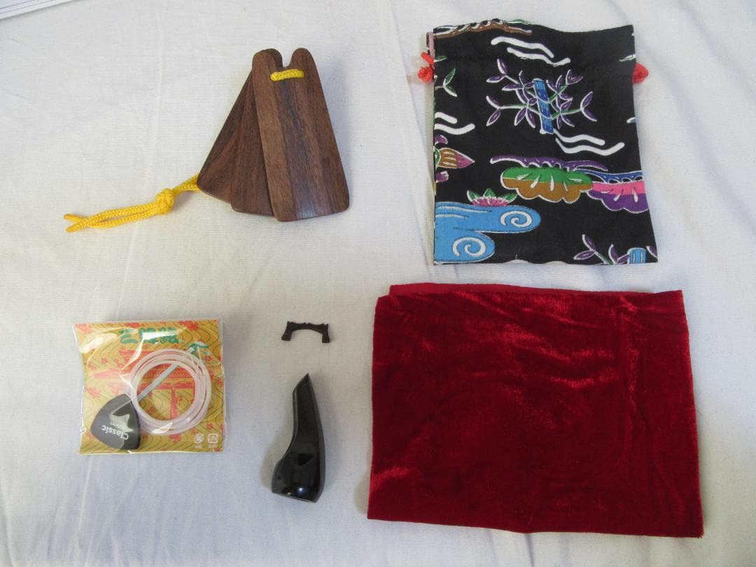 黒*〜様 三線 ケース 爪 楽譜 弦 ギターピック スタンド 初心者向けセット