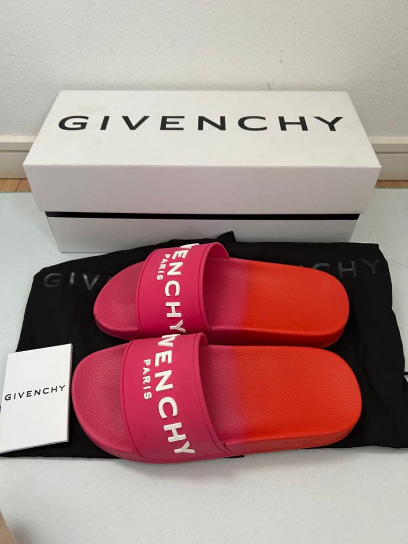 GIVENCHY ラバースライドサンダル　シャワーサンダル