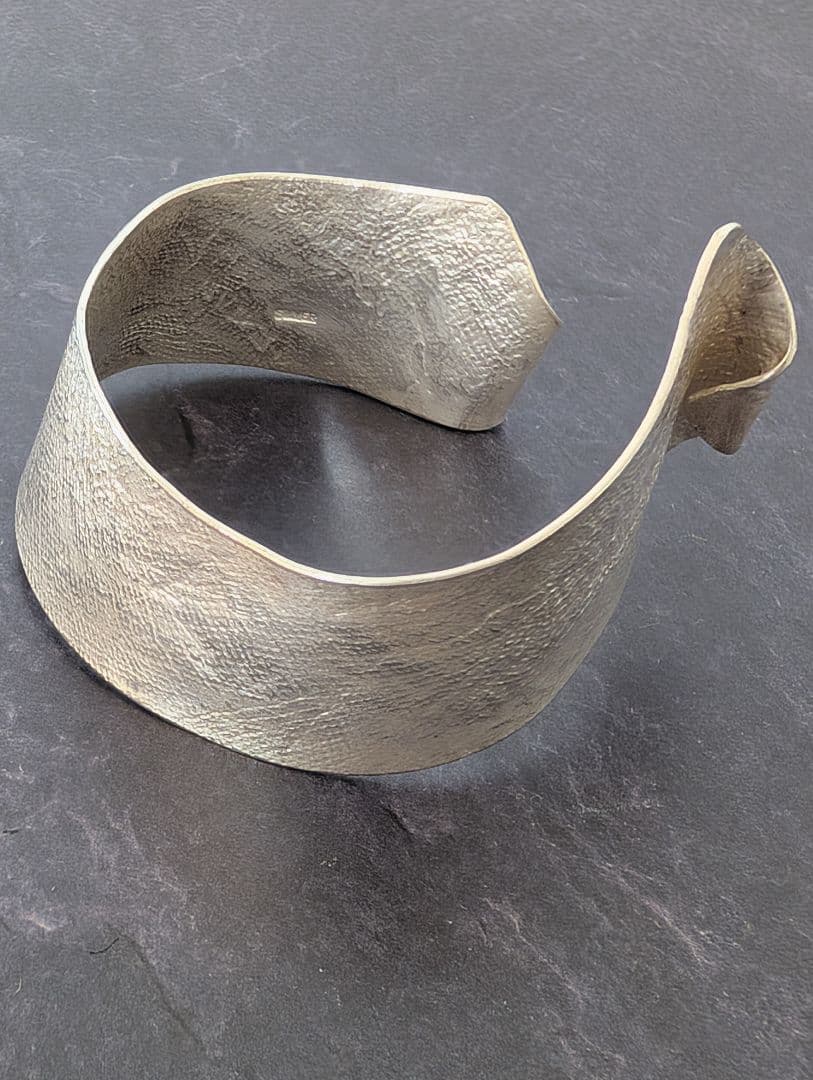 純銀　バングル　ブレスレット　彫金　シルバー製　美品