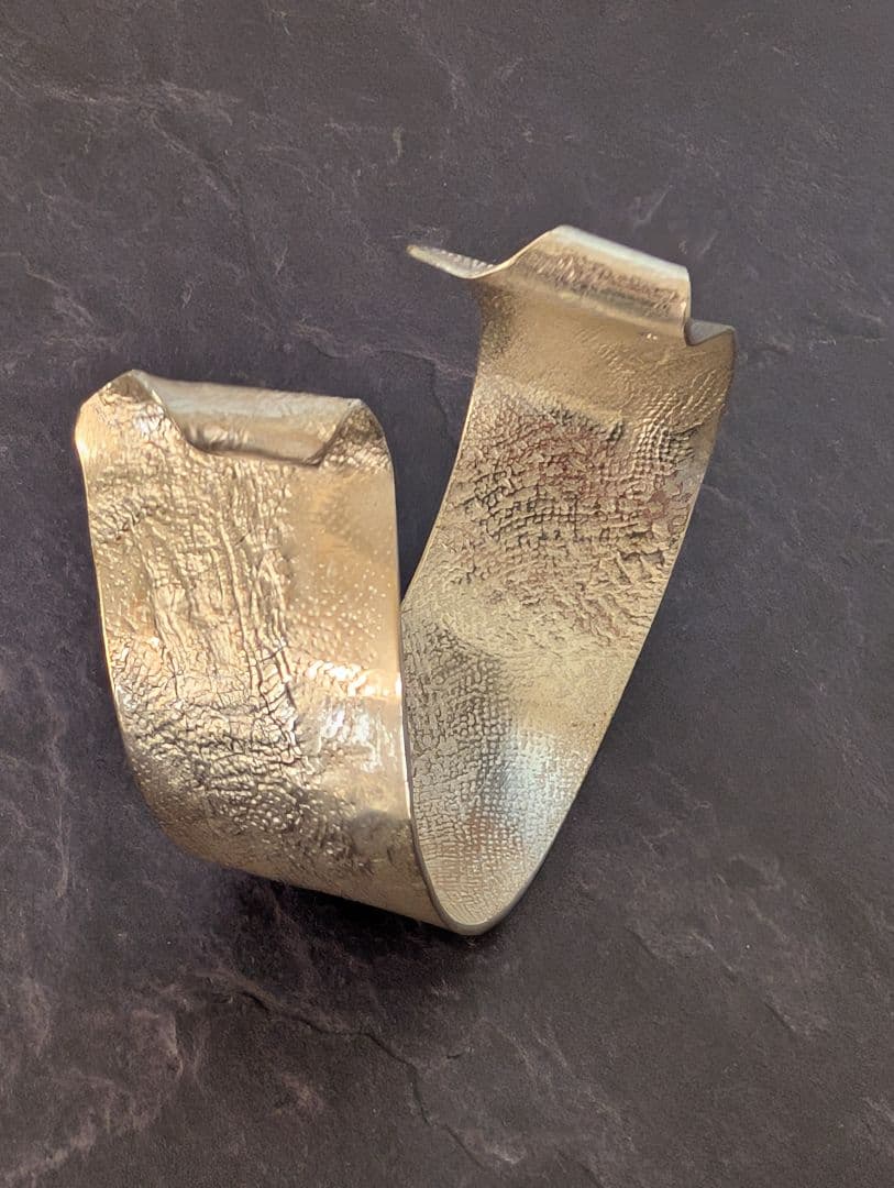 純銀　バングル　ブレスレット　彫金　シルバー製　美品