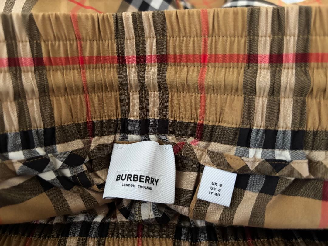 美品　BURBERRY ショートパンツ　ノバチェックサイドライン　バーバリー