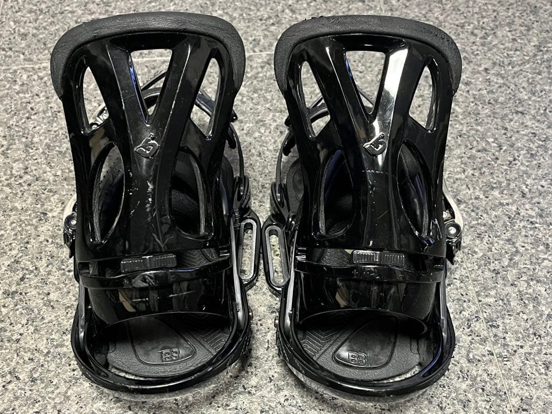 ならんならん burton genesis s 白 cartel s 黒