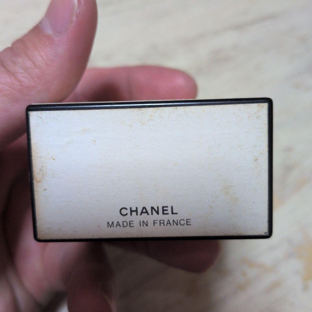 シャネル　19番　中古