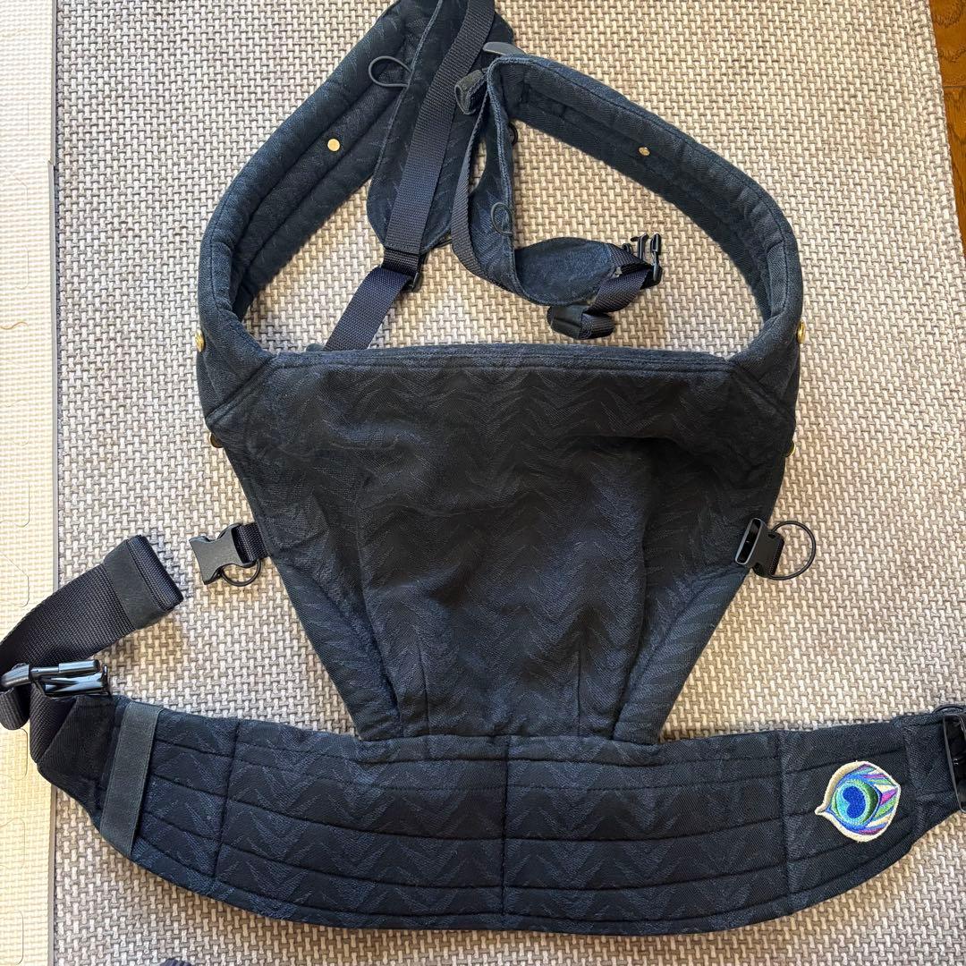 抱っこ紐 黒／artipoppe アーティポッペ