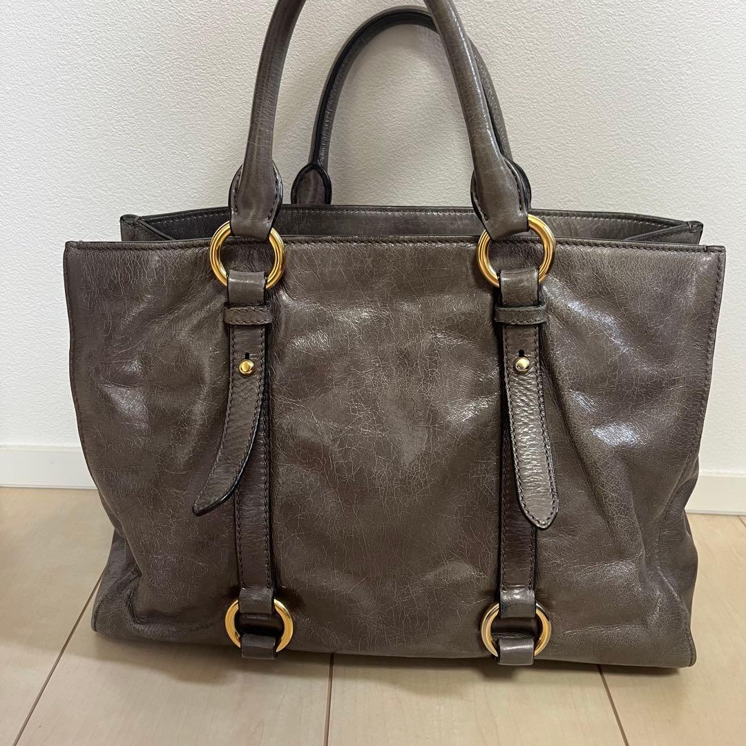 MIU MIU グレー レザー ハンドバッグ