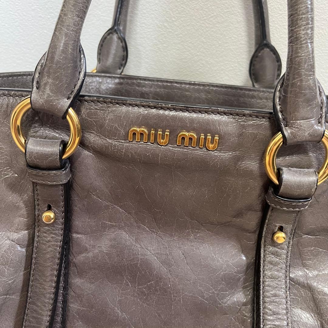 MIU MIU グレー レザー ハンドバッグ