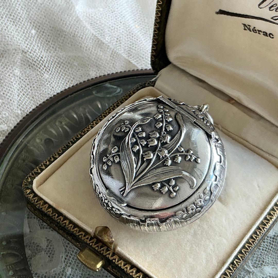 【C】フランスアンティーク　すずらん　ピルケース　シルバープレート