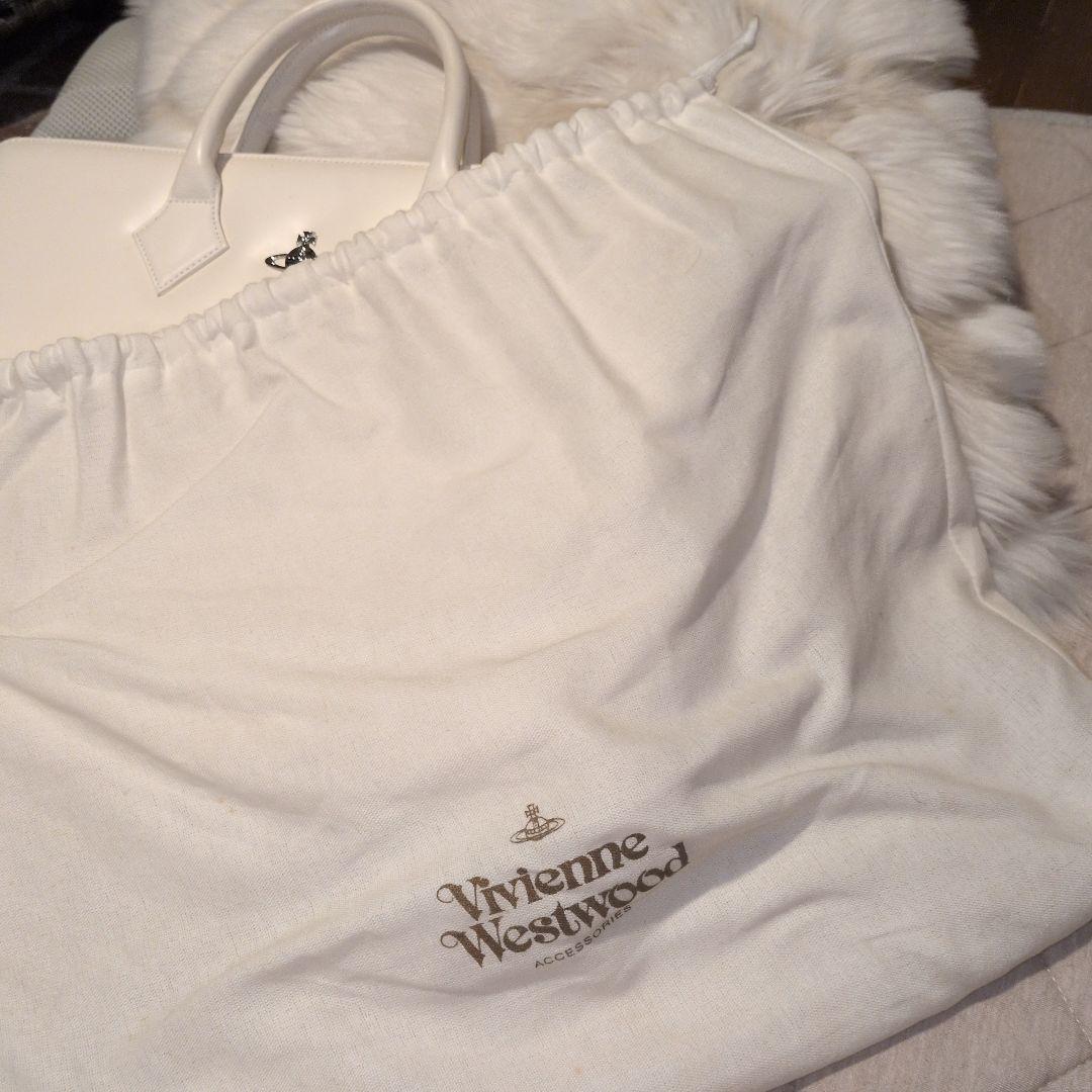 希少美品Vivian Westwood　ホワイト　 レザー　ビジネスバッグオーブ
