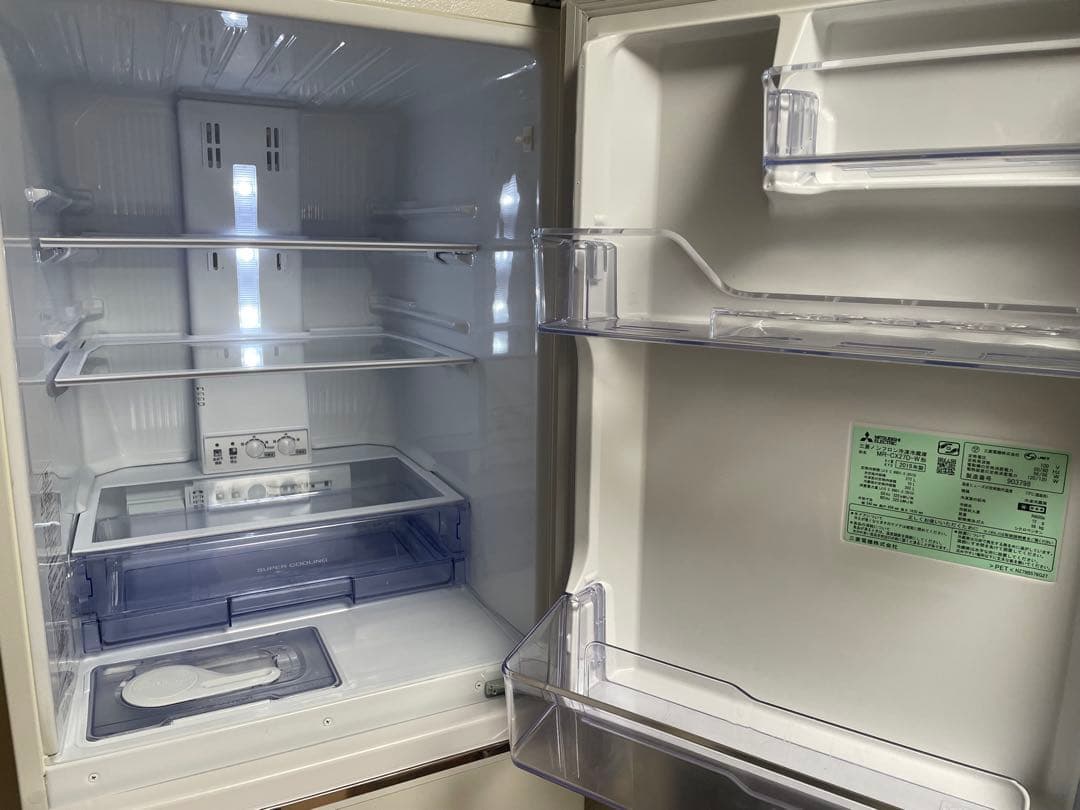 ホワイト冷蔵庫　MR-CX27D 272L