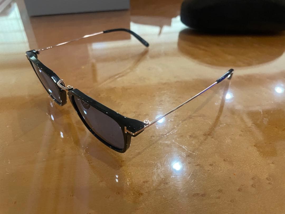 り*す様 〈新古〉トムフォード TF1042-D 01V