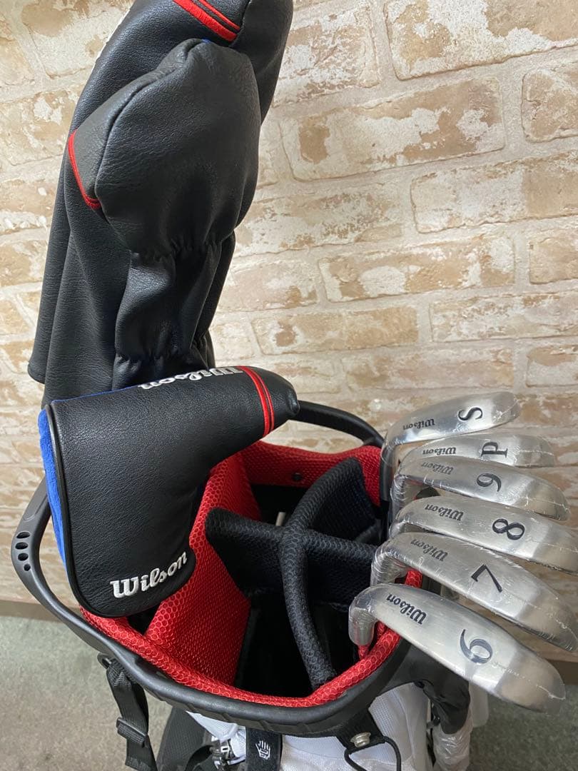 Wilson（ウィルソン）のクラブ セットとカートバッグのセット。
