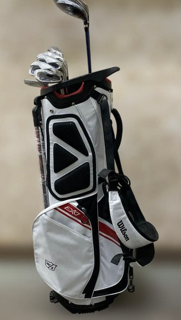 Wilson（ウィルソン）のクラブ セットとカートバッグのセット。